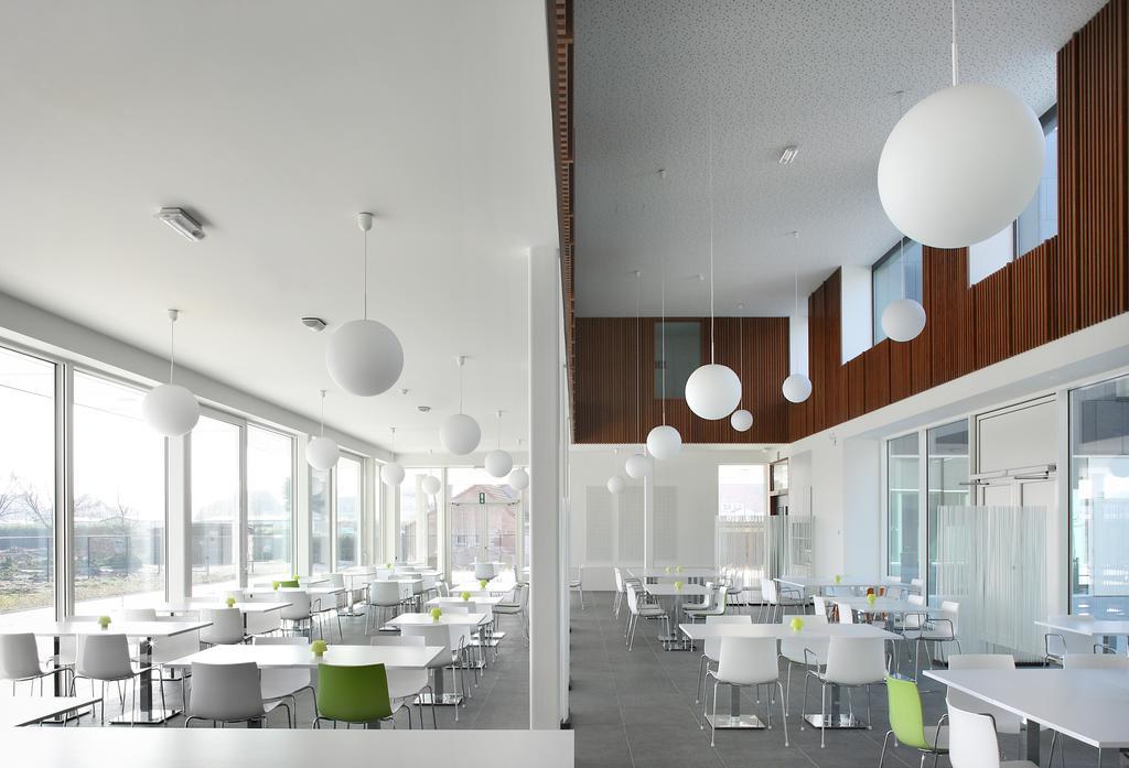 Hotel Middelpunt - Gratis Parking - Ontbijt Inbegrepen! Middelkerke Esterno foto